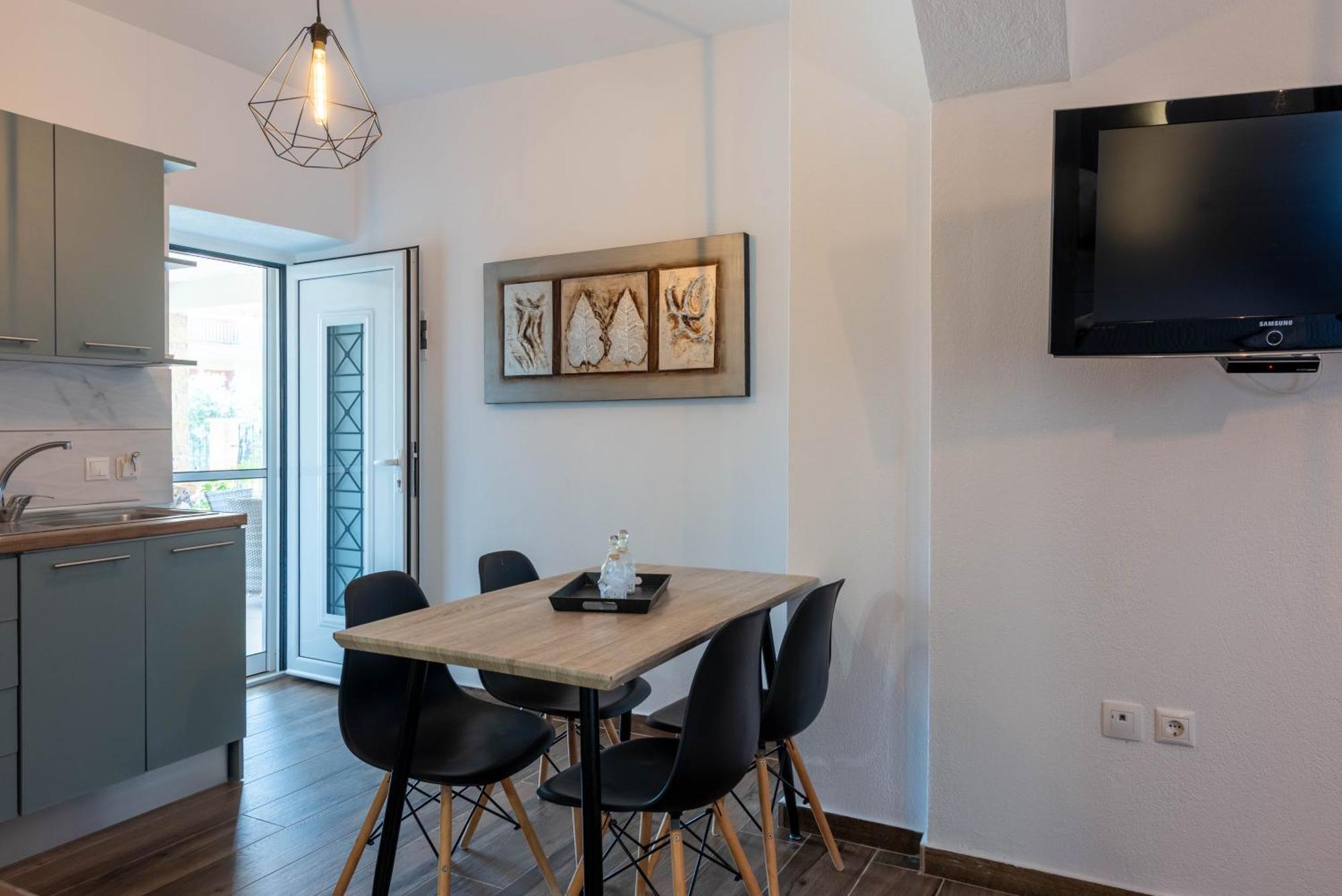 Aigli Luxury Studios Nea Roda Luaran gambar