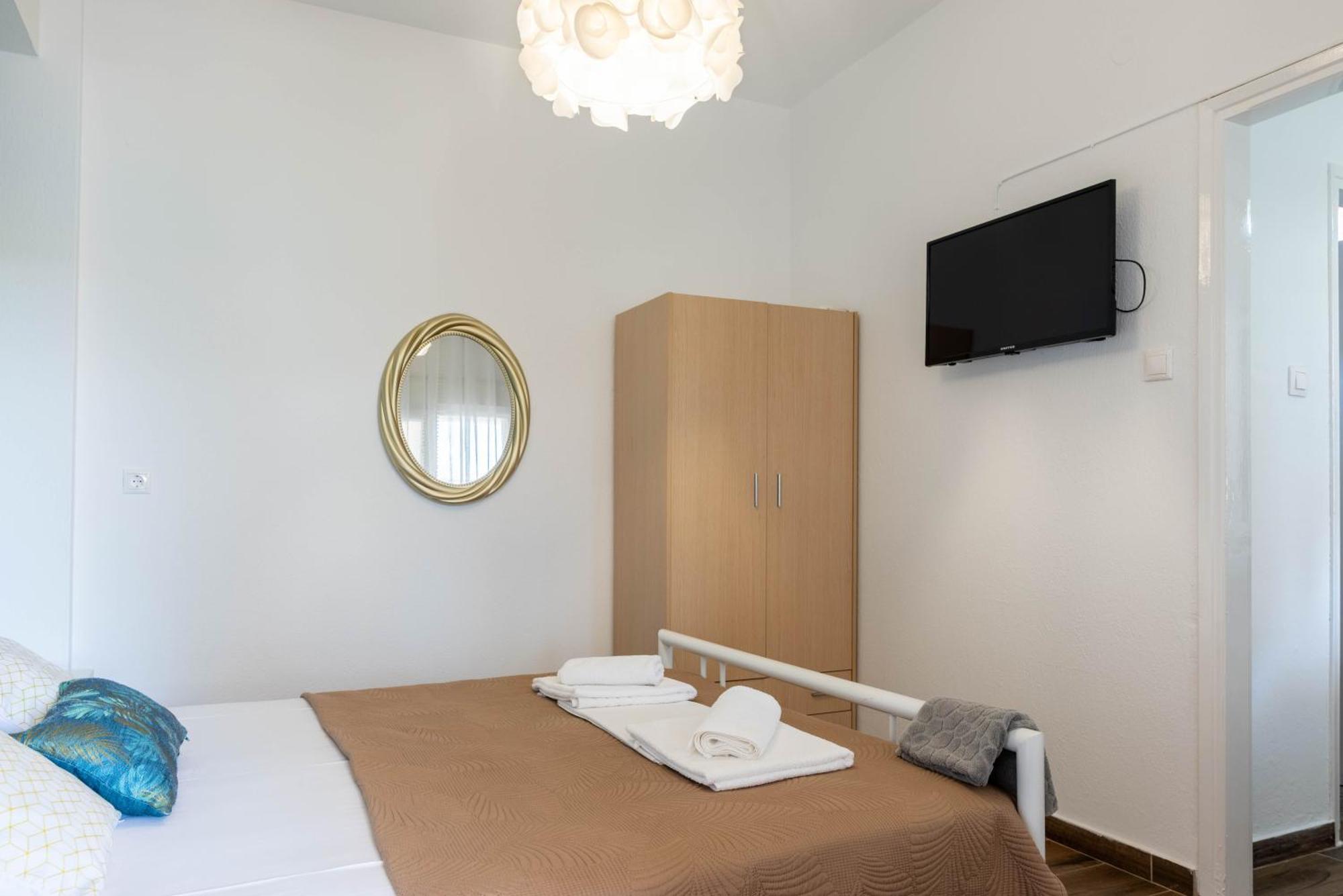 Aigli Luxury Studios Nea Roda Luaran gambar