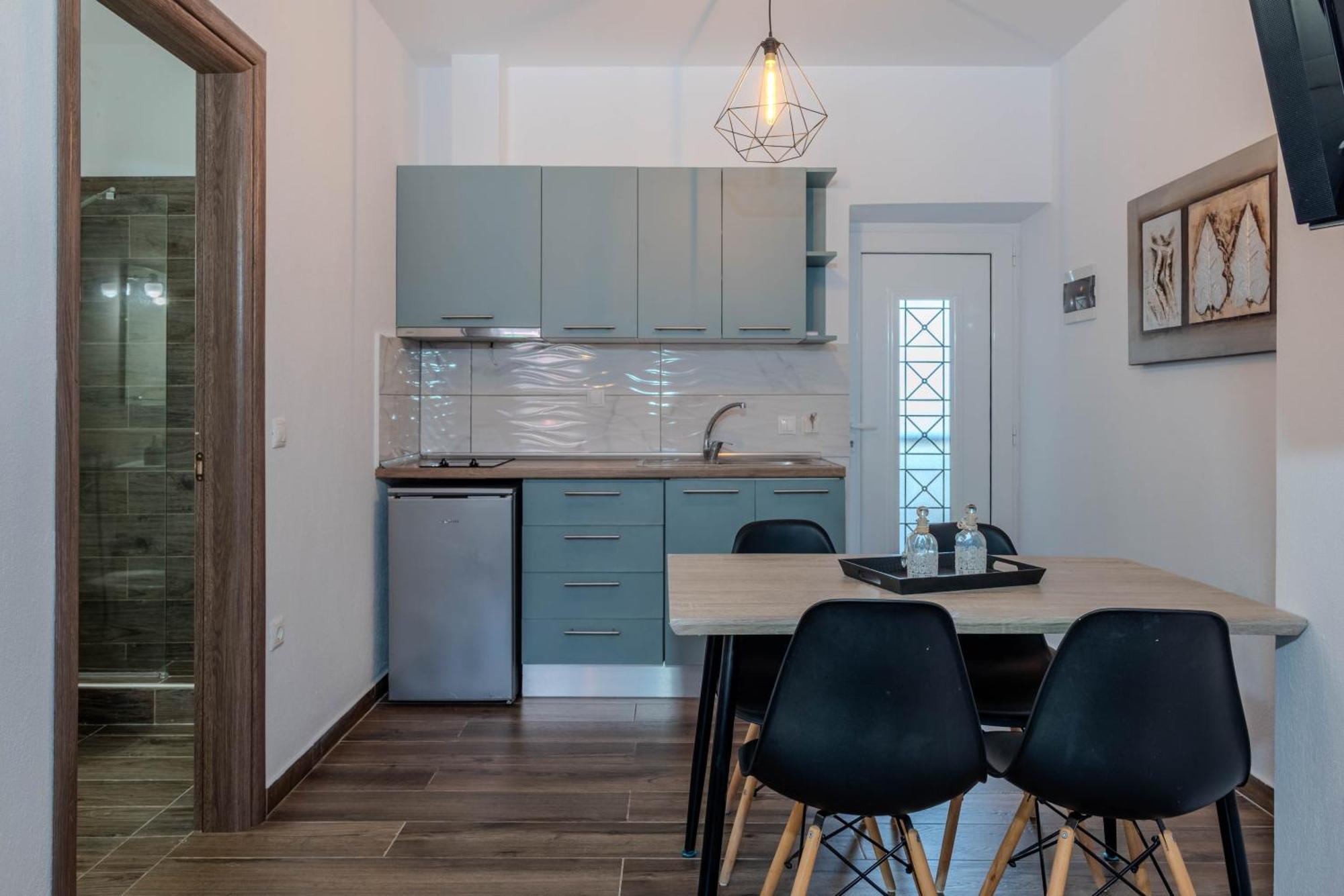 Aigli Luxury Studios Nea Roda Luaran gambar