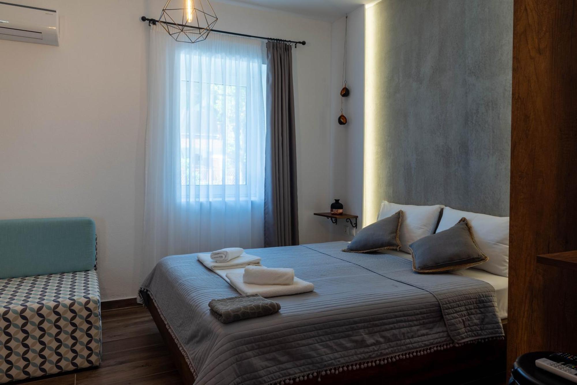 Aigli Luxury Studios Nea Roda Luaran gambar