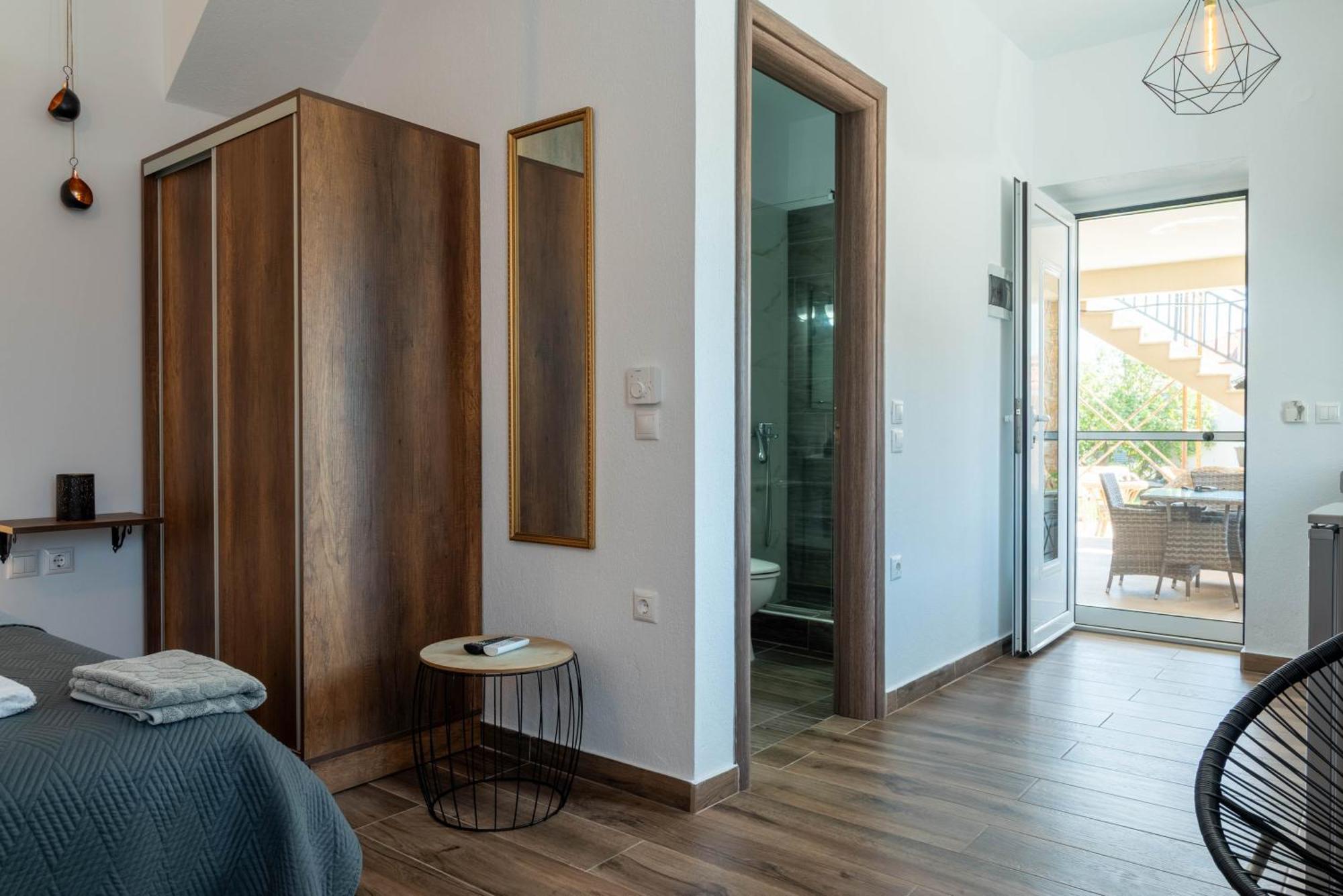 Aigli Luxury Studios Nea Roda Luaran gambar