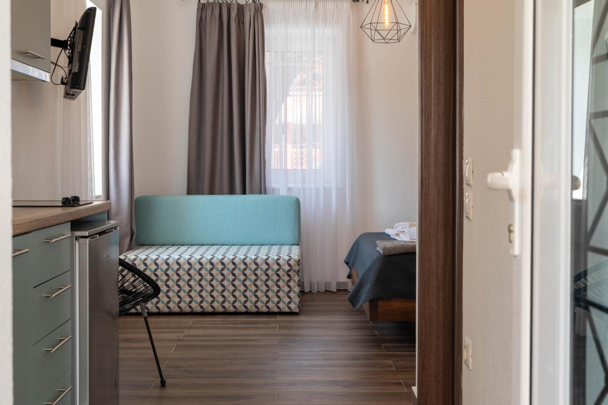 Aigli Luxury Studios Nea Roda Luaran gambar