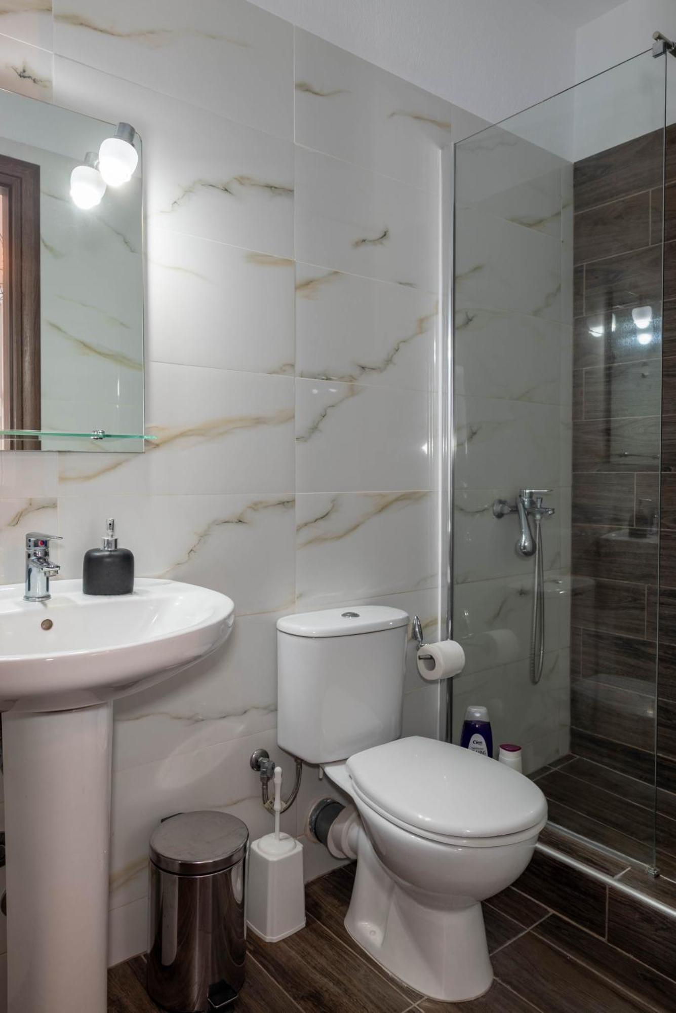 Aigli Luxury Studios Nea Roda Luaran gambar