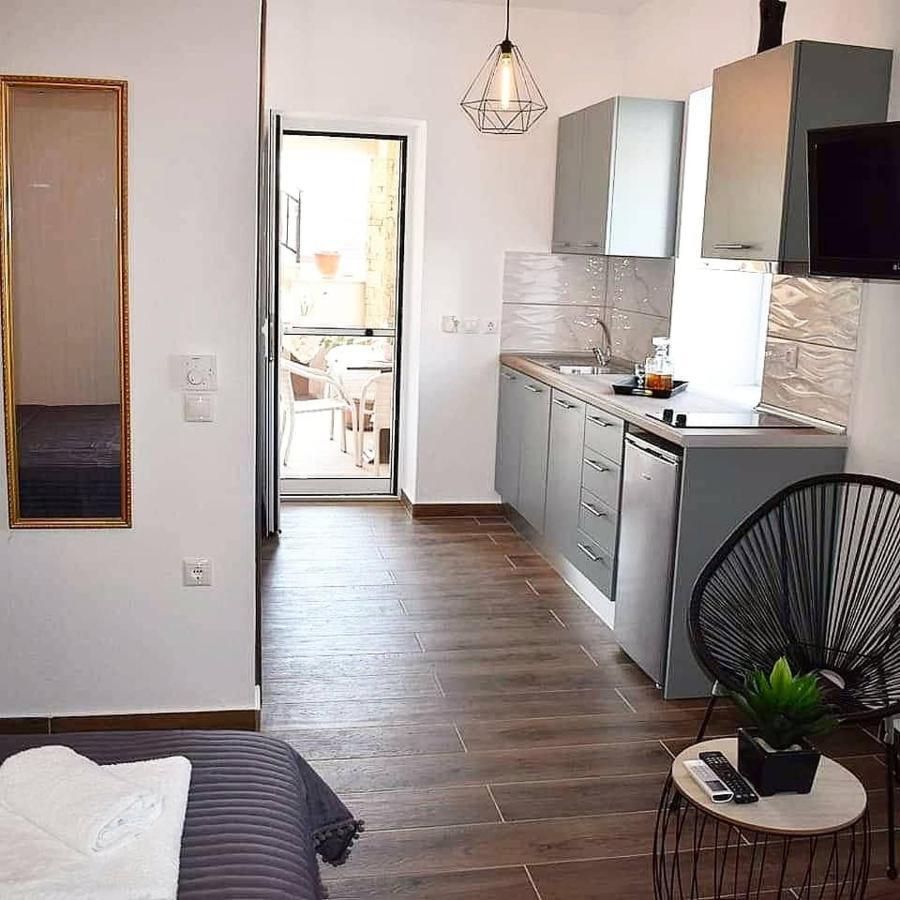 Aigli Luxury Studios Nea Roda Luaran gambar